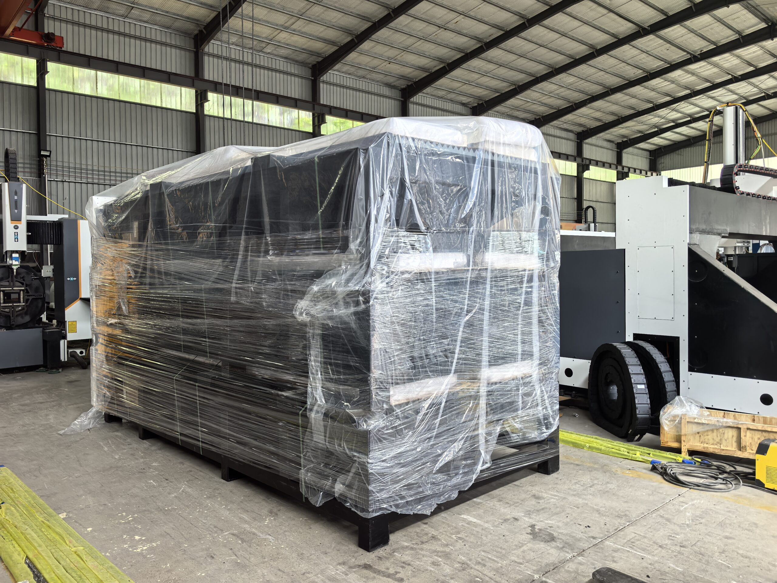 Finished Fiber CNC Laser Cutting Machine packed and ready for container loading