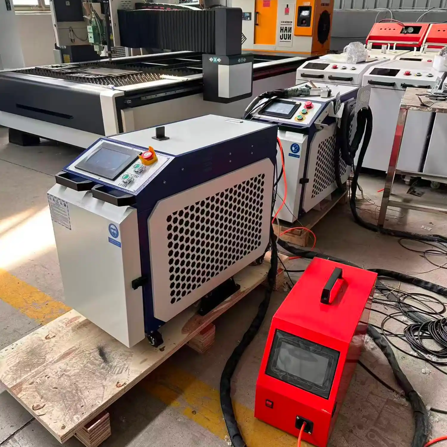 Portable 3-in-1 Handheld Fiber Laser Welder | Laser Cleaning, Rust Removal & Cutting System